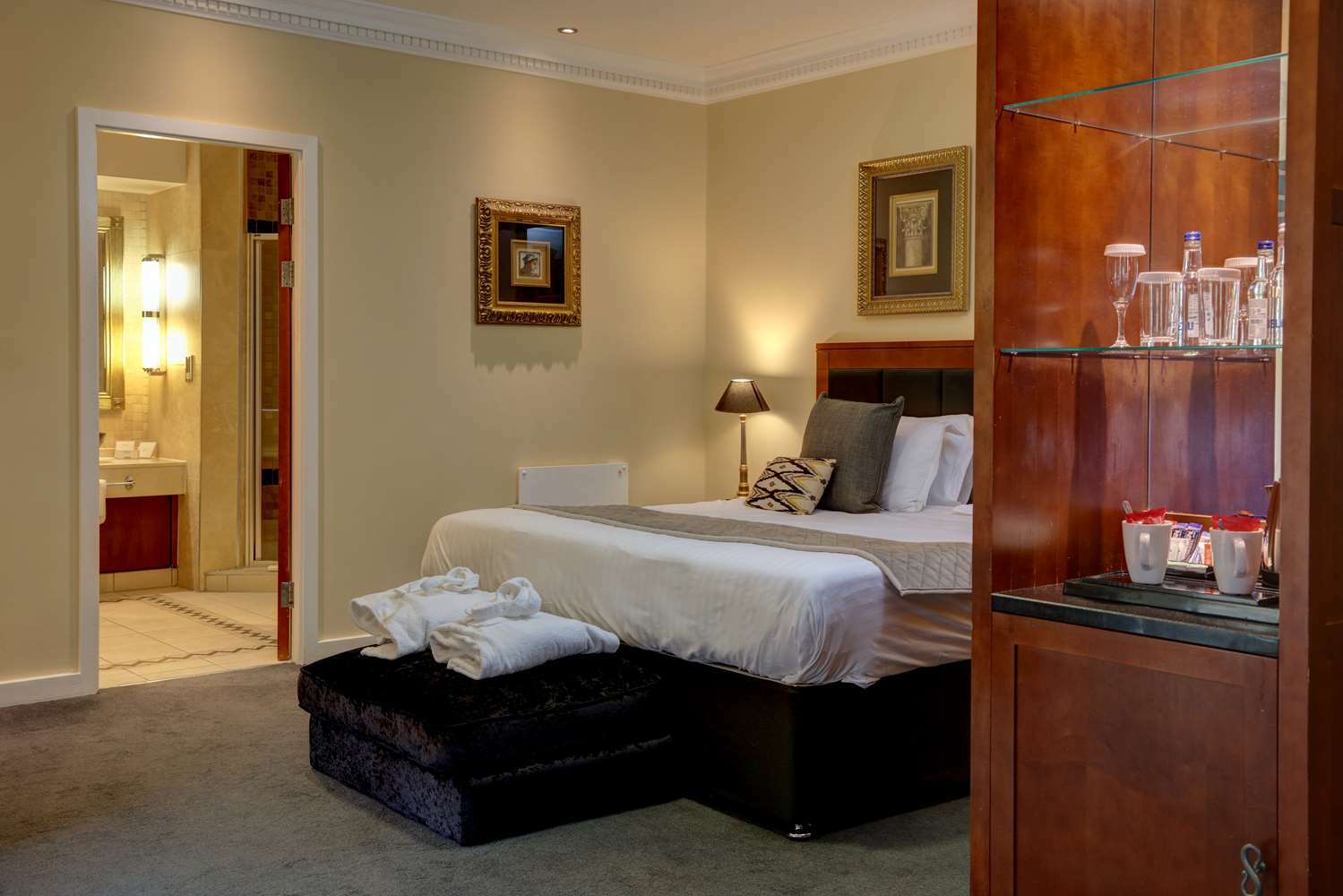 Wild Pheasant Hotel & Spa Llangollen Exterior photo